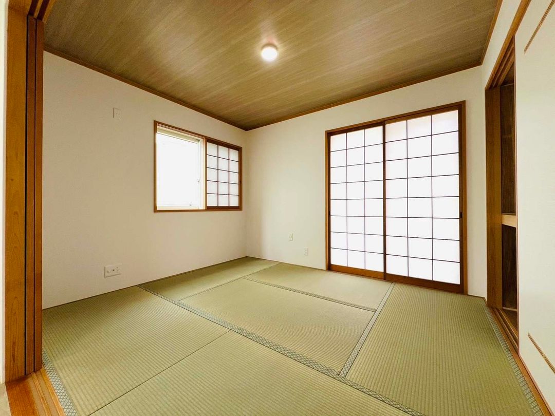 Spacious 4LDK Renovated House for Sale in Kobe's Kita-ku - Thumbnail 2