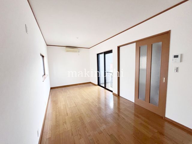 3LDK House for Sale in Matsubara City, Osaka - Thumbnail 4