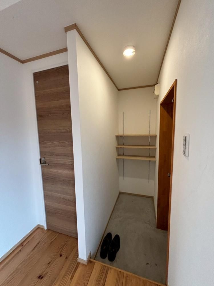 1SLDK House for Sale in Wakayama City, Wakayama Prefecture - Thumbnail 4