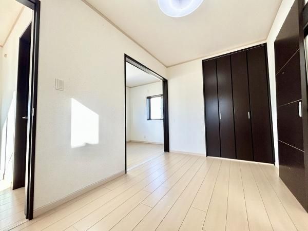 5LDK Detached House with Underfloor Heating in Settsu City, Osaka - Thumbnail 3