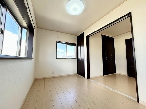 5LDK Detached House with Underfloor Heating in Settsu City, Osaka - Thumbnail 2