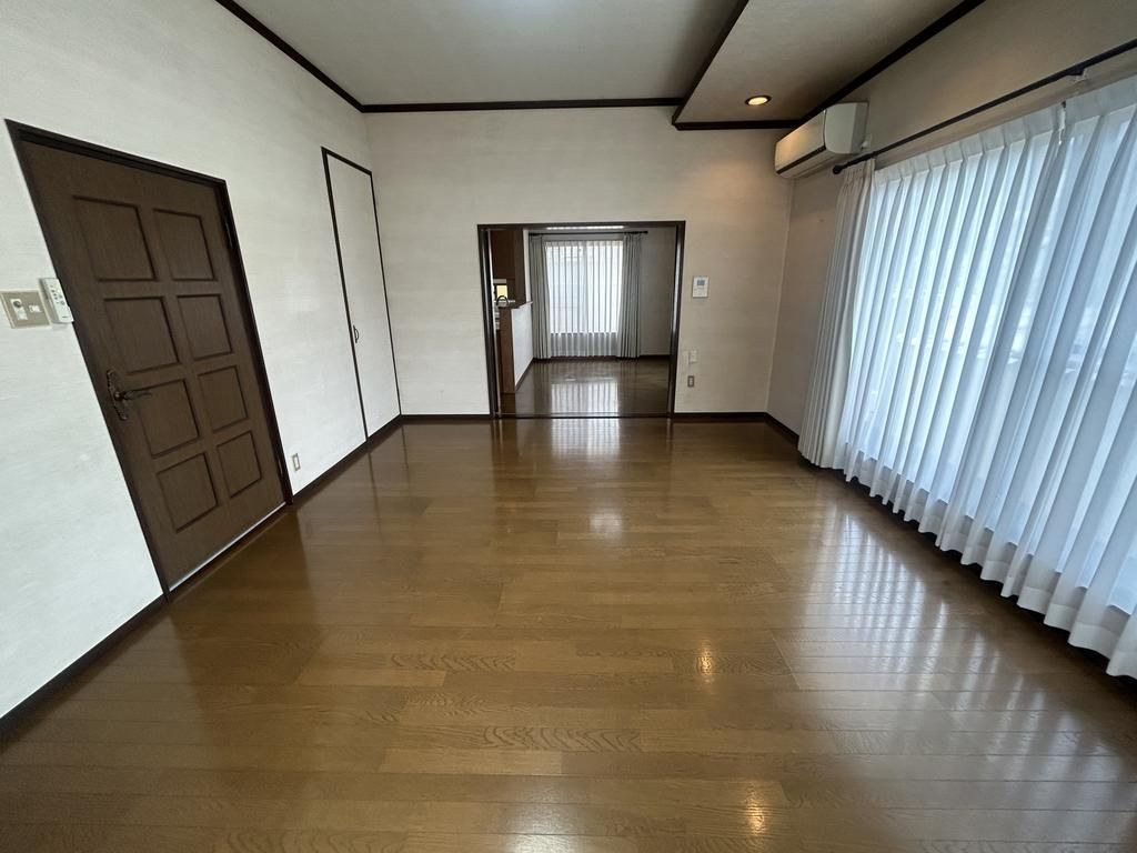 6LDK Traditional House on Large Corner Lot in Sangō, Nara - Thumbnail 3
