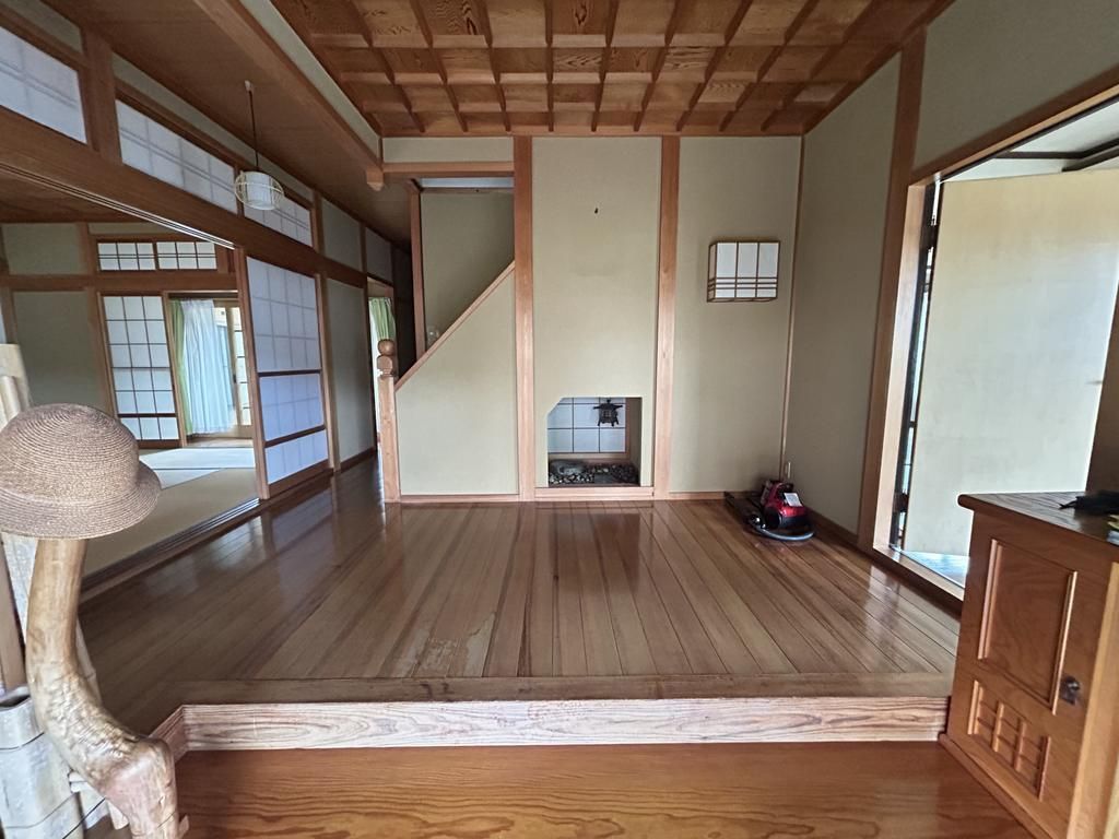 6LDK Traditional House on Large Corner Lot in Sangō, Nara - Thumbnail 4