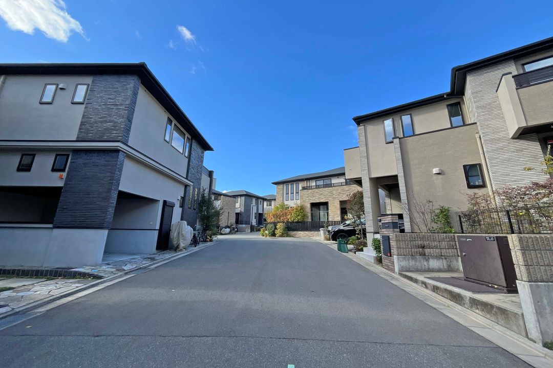 Modern 2LDK House in Suita, Osaka - 2019 Build Near Momoyamadai Station - Thumbnail 3