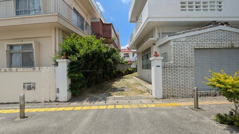 Spacious 6DK House in Okinawa City, Okinawa Prefecture - Thumbnail 3
