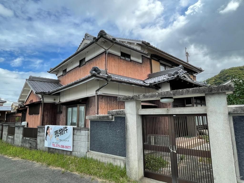 216 Tsubo Himeji Countryside House with 11SLDK Layout for Sale - Thumbnail 2