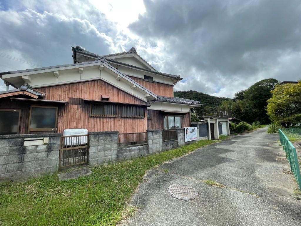 216 Tsubo Himeji Countryside House with 11SLDK Layout for Sale - Thumbnail 3
