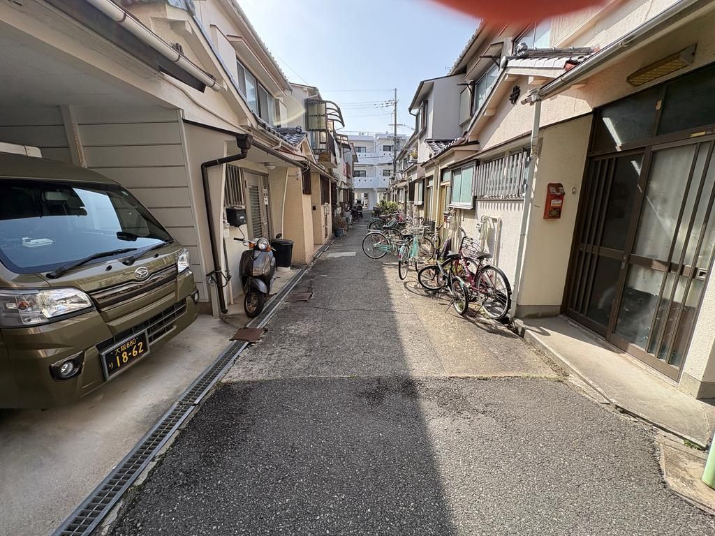 Pre-owned 4DK Townhouse in Toyonaka, Osaka - Thumbnail 2