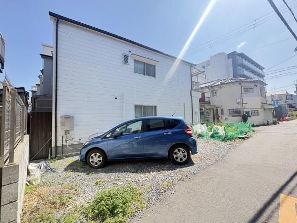 Renovated 2LDK Corner House with 3-Car Parking in Higashiosaka - Thumbnail 2