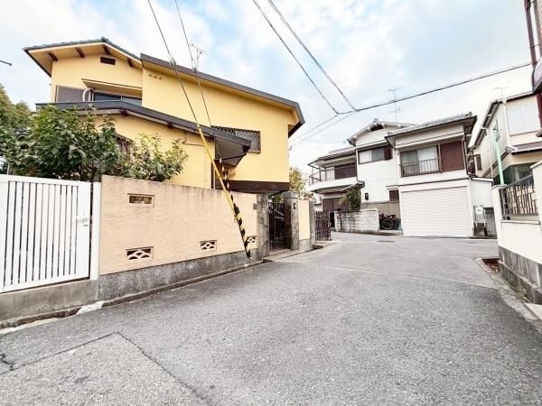 4LDK Detached House for Sale in Toyonaka, Osaka - Thumbnail 2