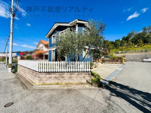Modern 3SLDK House in Kobe's Tarumi Ward with Garden and Parking - Thumbnail 2