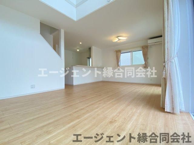 4LDK Modern House with Solar & Ene-Farm in Kyotanabe, Kyoto - Thumbnail 3