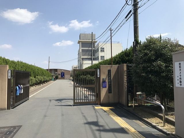 4LDK All-Electric House with Solar Panels in Sakai, Osaka - Thumbnail 3