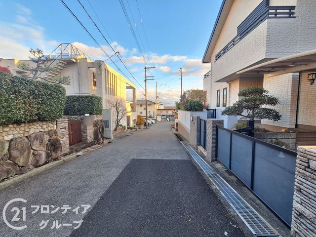 Traditional 4DK House with Japanese Garden in Kobe's Suma Ward - Thumbnail 2