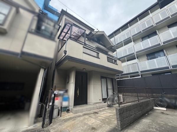 4LDK Detached House for Sale in Hirakata, Osaka - Image 1