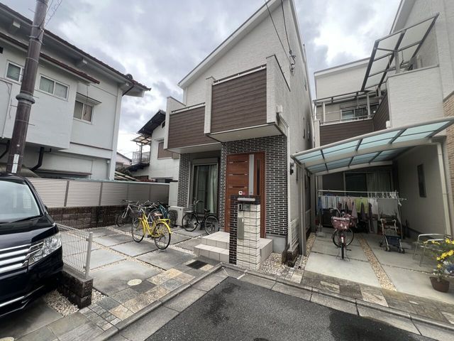 2017-Built 4LDK House with Solar Power & Seismic Grade 3 in Higashiosaka - Thumbnail 2