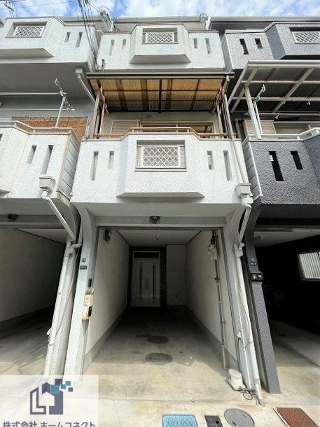 3DK Wooden House for Sale in Daito City, Osaka - Thumbnail 2