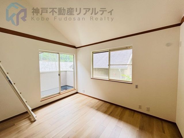 Renovated 4LDK House in Quiet Kobe Neighborhood | 108 sqm - Thumbnail 4