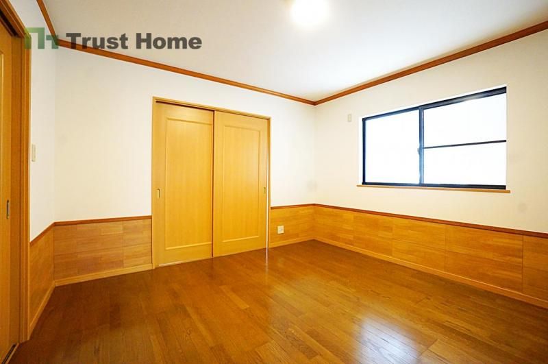 Renovated 4LDK Family House with Garage in Kobe's Tarumi Ward - Thumbnail 3
