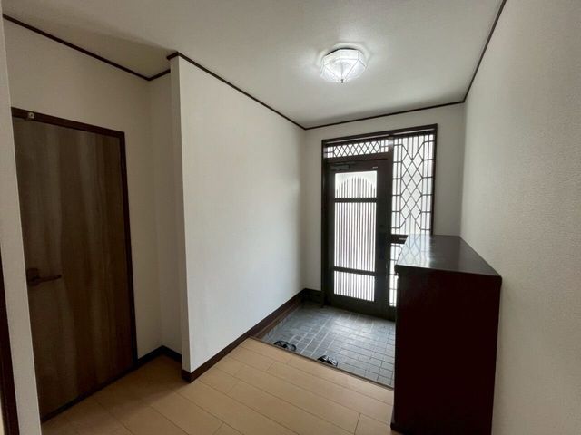 5DK Renovated House in Hofu, Yamaguchi | 121.57 sqm | 3 Car Parks - Thumbnail 2