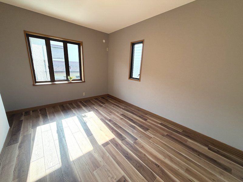 Renovated 4LDK House with Sunroom & Loft in Katano, Osaka - Thumbnail 4