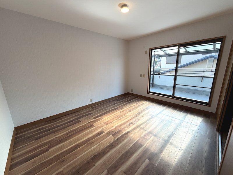 Renovated 4LDK House with Sunroom & Loft in Katano, Osaka - Thumbnail 3