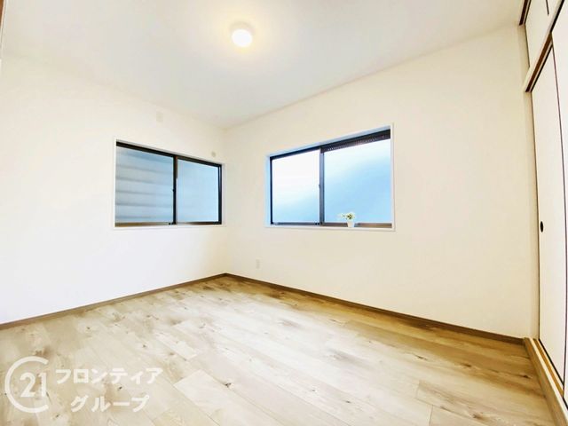 Renovated 4LDK House with Loft Near Shimo Station, Moriguchi - Thumbnail 3