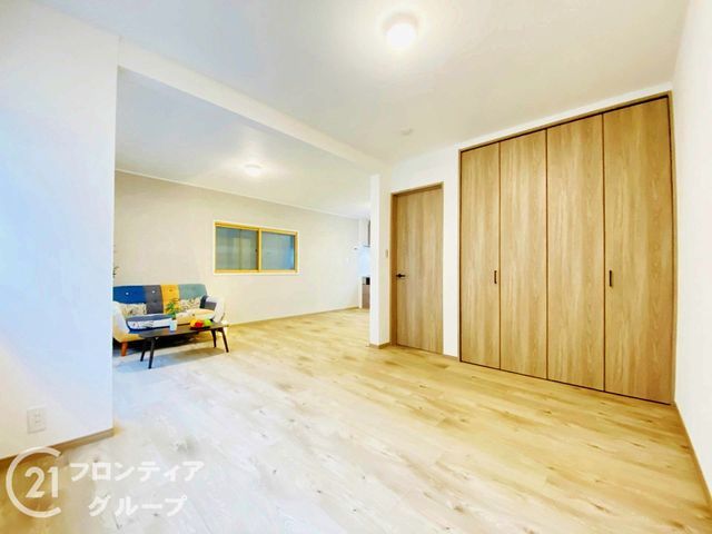 Renovated 4LDK House with Loft Near Shimo Station, Moriguchi - Thumbnail 4