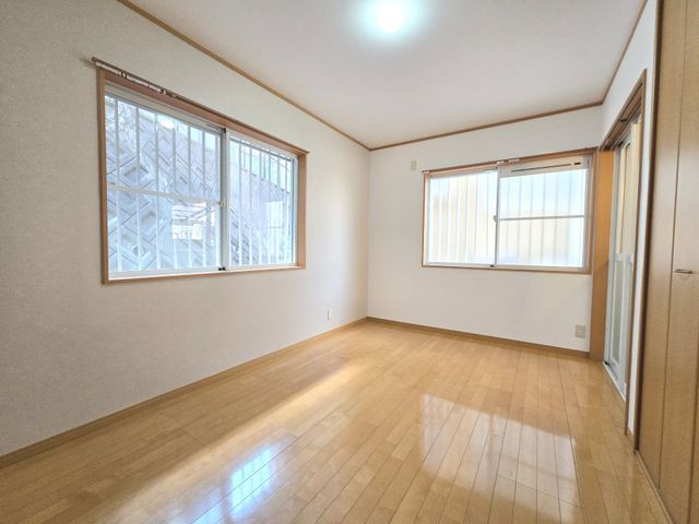 4LDK Detached House for Sale in Habikino, Osaka - 2002 Build - Thumbnail 2