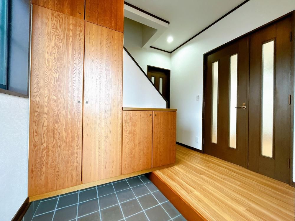 Renovated 5LDK House in Himeji with Parking for 5+ Cars - Thumbnail 3