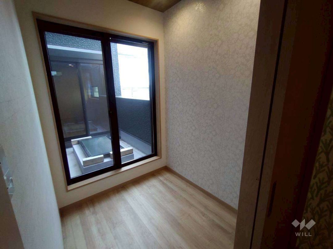 Modern 2023-Built House for Sale in Osaka's Awaji District - Thumbnail 3