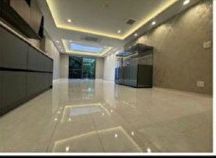 Renovated 6SLDK House on 562sqm Land in Toyonaka, Osaka - Thumbnail 2