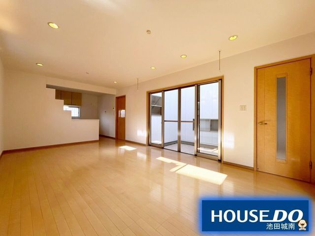 Designer House with Courtyard in Kawanishi, Hyogo - Thumbnail 4