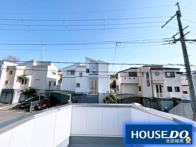 Designer House with Courtyard in Kawanishi, Hyogo - Thumbnail 2