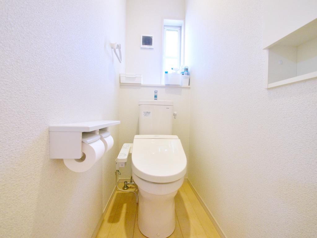 4LDK Corner Lot House for Sale in Hirakata, Osaka - Thumbnail 3