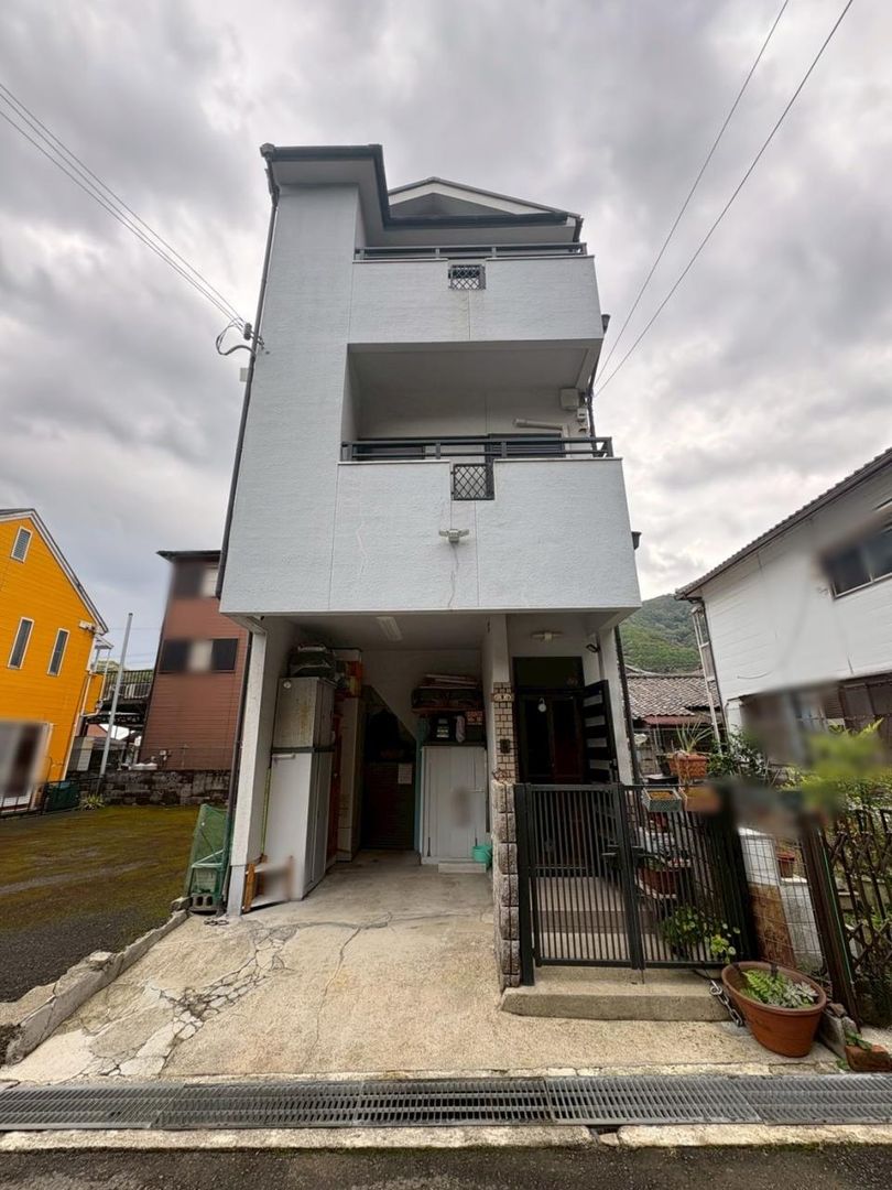 3-Story 4DK House with Internal Garage in Misaki, Osaka - Thumbnail 2