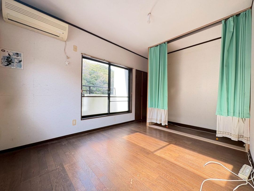 3-Story 4DK House with Internal Garage in Misaki, Osaka - Thumbnail 3