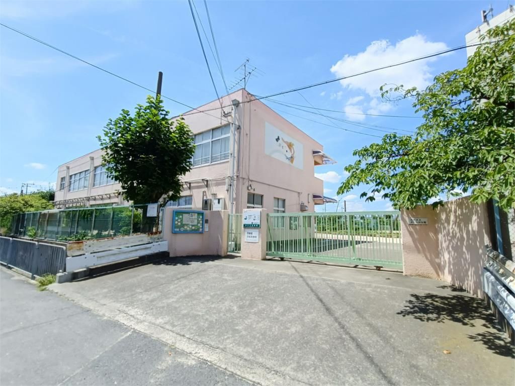 3LDK Modern House for Sale in Takatsuki, Osaka - Walk-in Closet - Thumbnail 4