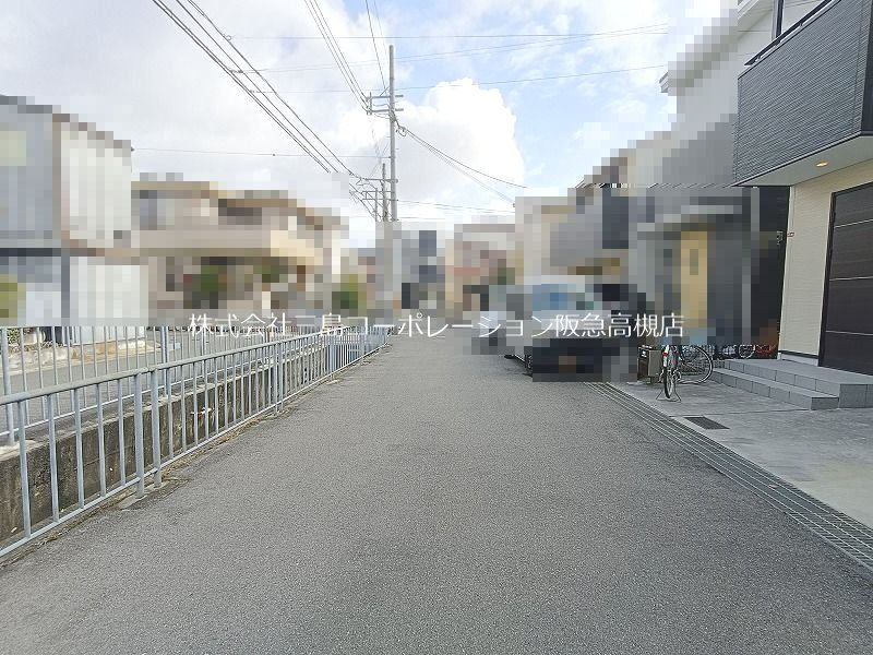 3LDK Modern House for Sale in Takatsuki, Osaka - Walk-in Closet - Thumbnail 2