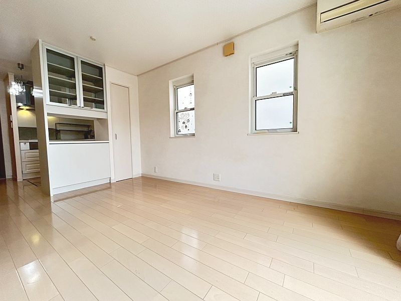 Bright 3-Story Family Home with Loft in Takatsuki, Osaka - Thumbnail 4