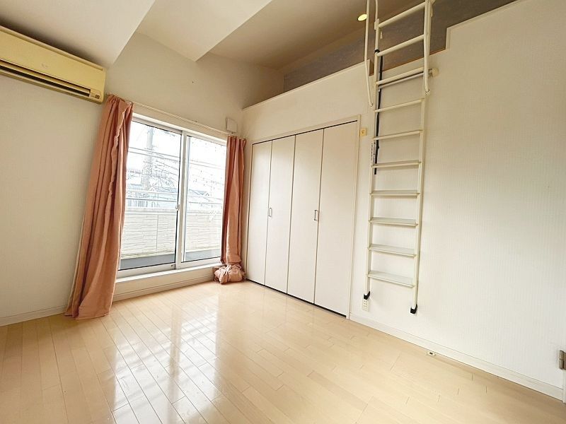 Bright 3-Story Family Home with Loft in Takatsuki, Osaka - Thumbnail 3