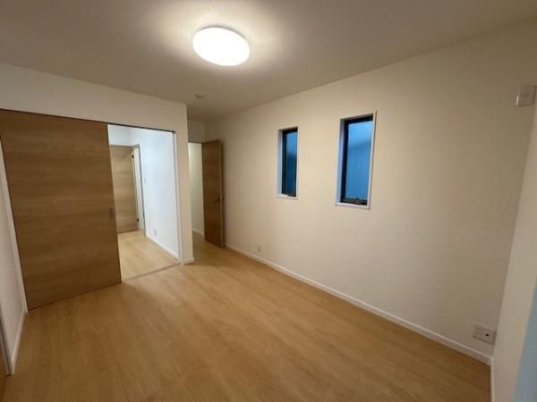 New 2025 4LDK House Near Miyanosaka Station, Hirakata - Thumbnail 3