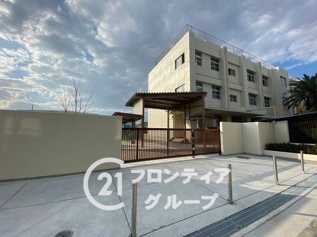Modern 3-Story House with Elevator for Sale in Higashisumiyoshi, Osaka - Thumbnail 2
