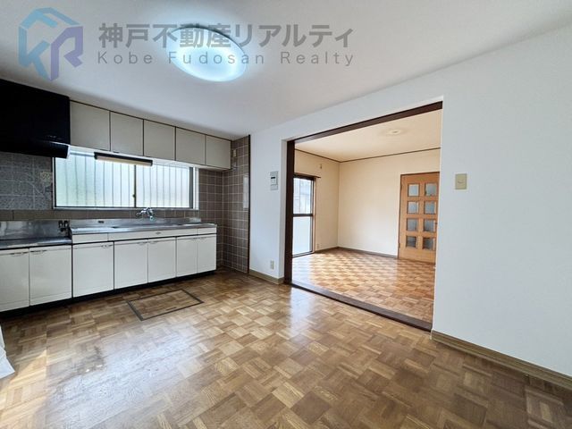 5LDK Detached House for Sale in Shiwadai, Kobe - Thumbnail 3
