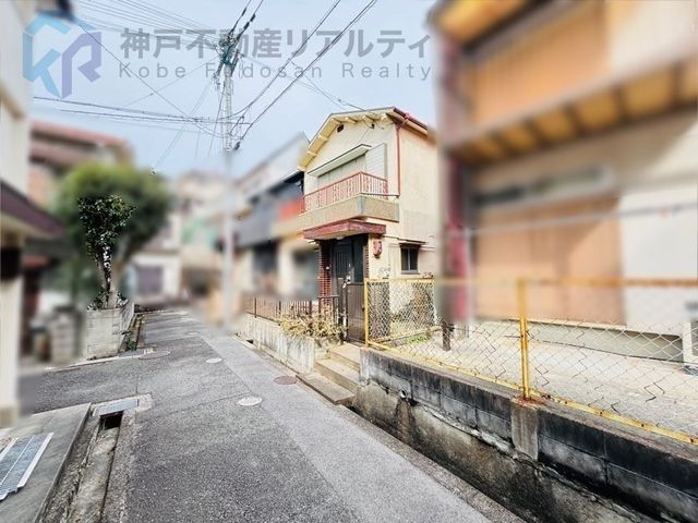 South-Facing 3DK House Near Kayogaoka Station, Kobe - Thumbnail 3