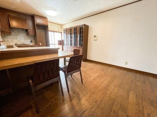 3LDK Wooden House with Rooftop Balcony for Sale in Higashiosaka - Thumbnail 2