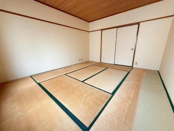 3LDK Wooden House with Rooftop Balcony for Sale in Higashiosaka - Thumbnail 4