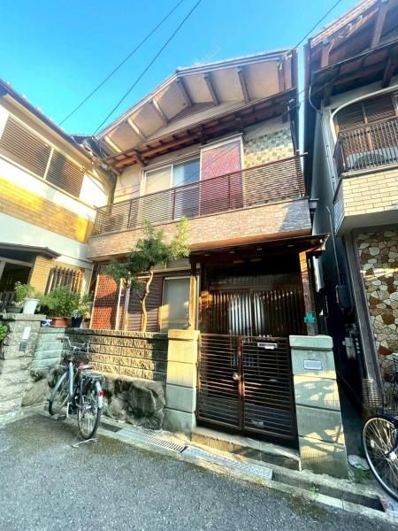 1976 3DK Wooden House for Renovation in Osaka's Hirano Ward - Thumbnail 2