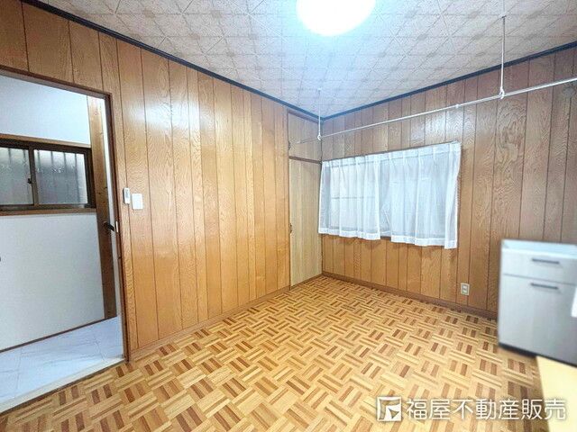 2K Detached House for Sale in Sakai, Osaka with Recent Renovations - Thumbnail 4