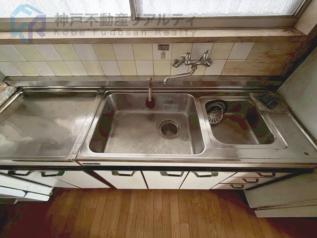 4LDK Detached House for Sale in Kobe's Nada Ward - Thumbnail 2